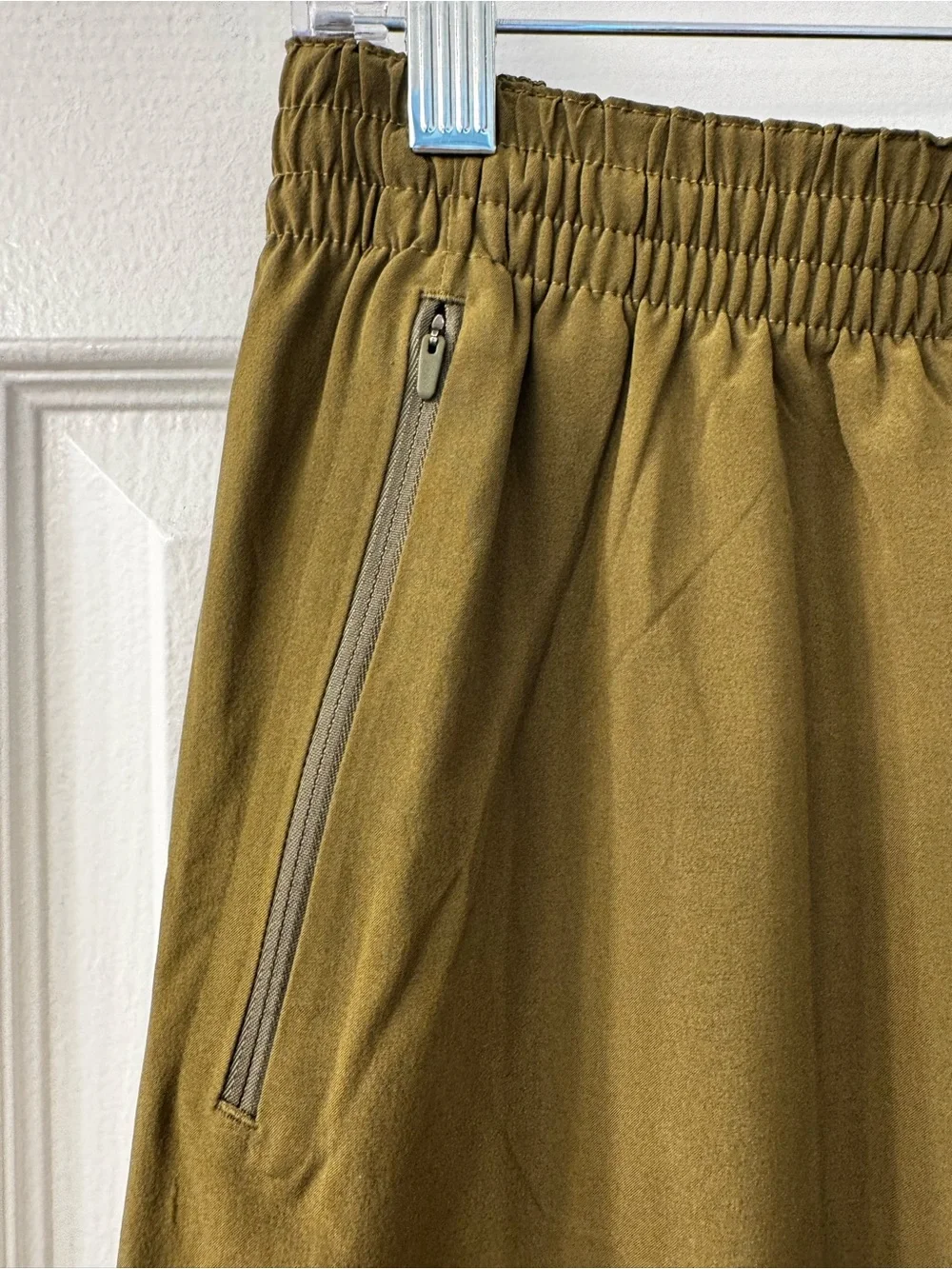 Outdoor Voices Zephyr RecPoly 26” Pant in Dark Olive Green Sz M